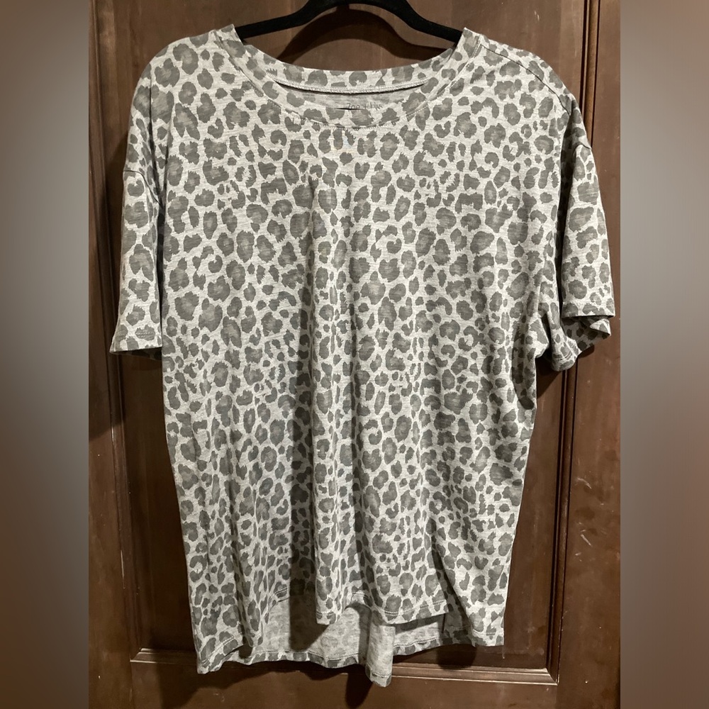 Womens Pullover Shirt. Zoe +Liv XXL. CHEETA print. EUC.